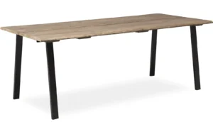 True plankebord med skrå sortlakerede metalben og røget egetræ