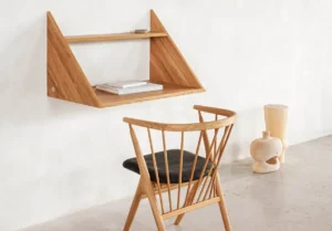 Sibast Furniture Xlibris lille væghængt skrivebord med skrå sider