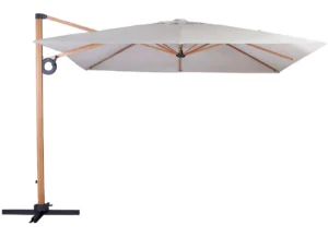 Stor firkantet parasol med lysegrå dug og stok i trælook
